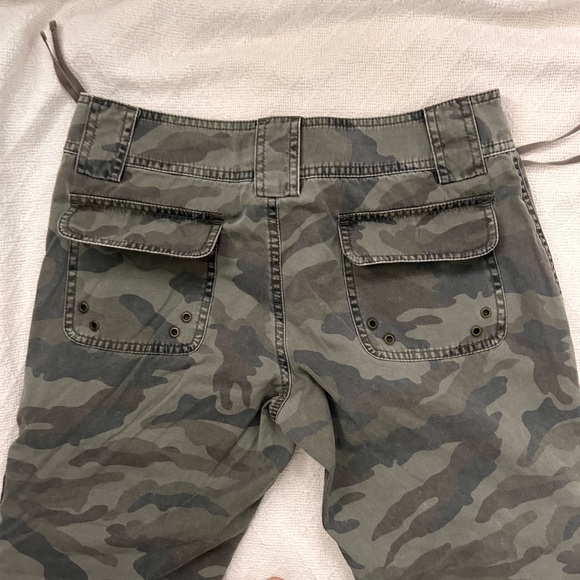 Juicy Couture Cargo Capri - Picture 4 of 11